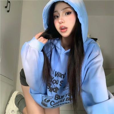 女生向前走海报